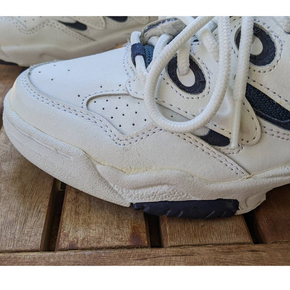 Vintage Brooks white sneakers shoes Style 71861 Women's Size 6 - Picture 4 of 9